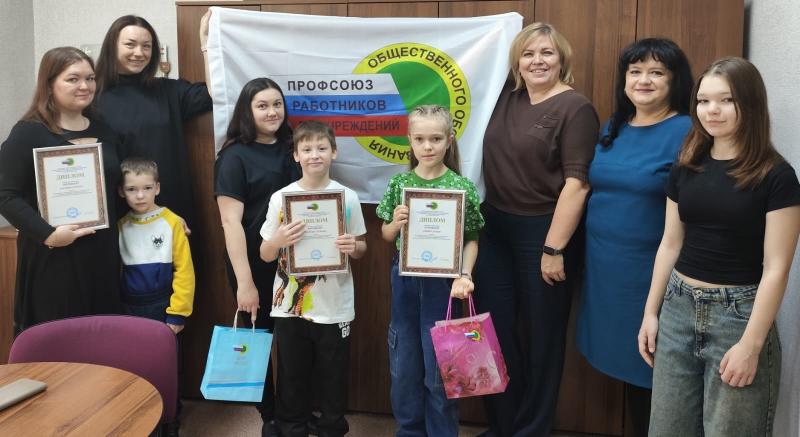 В ДЕПАРТАМЕНТЕ  СОЦИАЛЬНОЙ  ПОЛИТИКИ  КУРГАНСКОЙ ОБЛАСТИ  ПРОШЛО НАГРАЖДЕНИЕ ПОБЕДИТЕЛЕЙ  КОНКУРСА  ДЕТСКИХ РИСУНКОВ,  ПРИУРОЧЕННЫХ К 80-ЛЕТИЮ ПОБЕДЫ  В ВЕЛИКОЙ ОТЕЧЕСТВЕННОЙ ВОЙНЕ